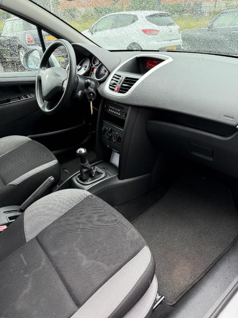 Peugeot 207 1.4 look - airco - nieuwe koppeling