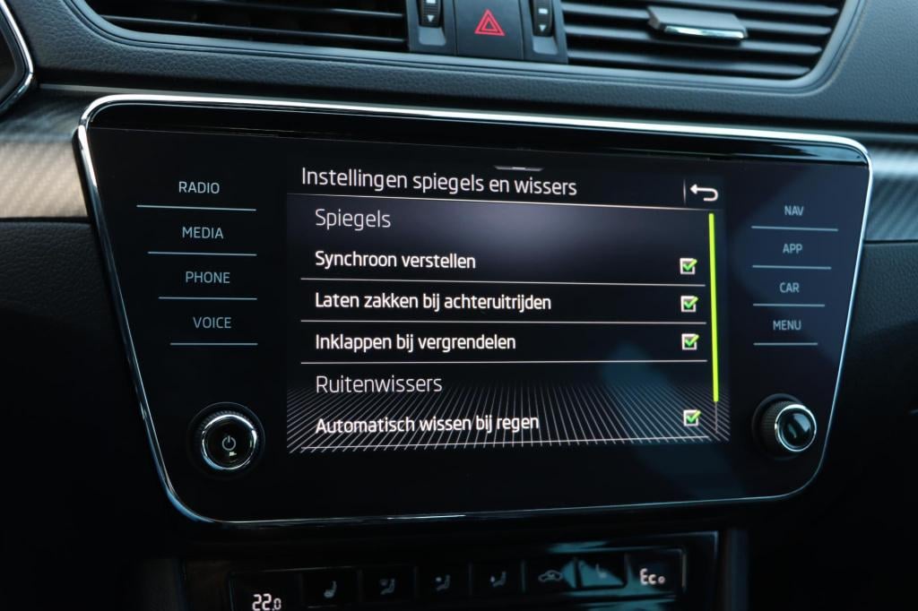 Skoda Superb combi 1.4 tsi iv sportline business 218pk dsg6 | memory | trek