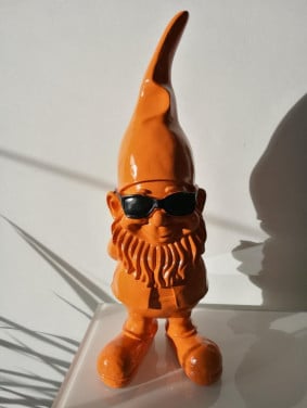 Tuinkabouter oranje met zonnebril UITVERKOOP