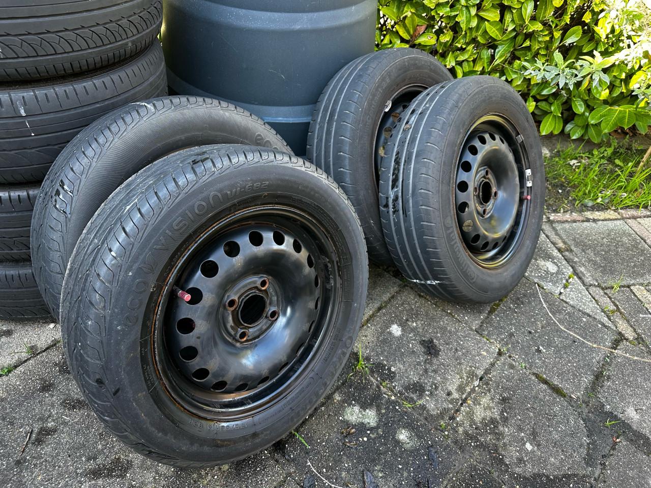 4x100 stalen velg met goede banden