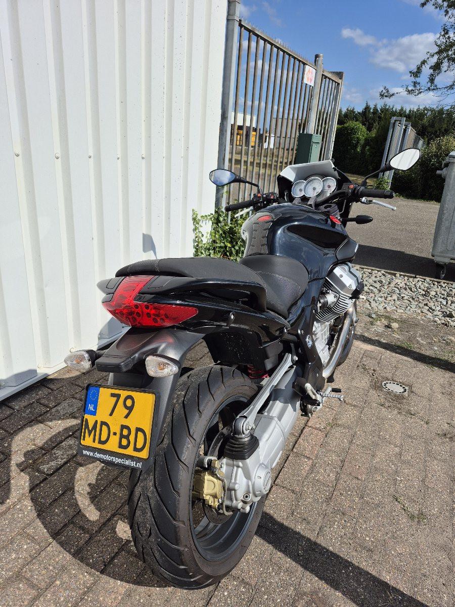 Moto Guzzi 1200 Sport uit 2008, dikke naked bike