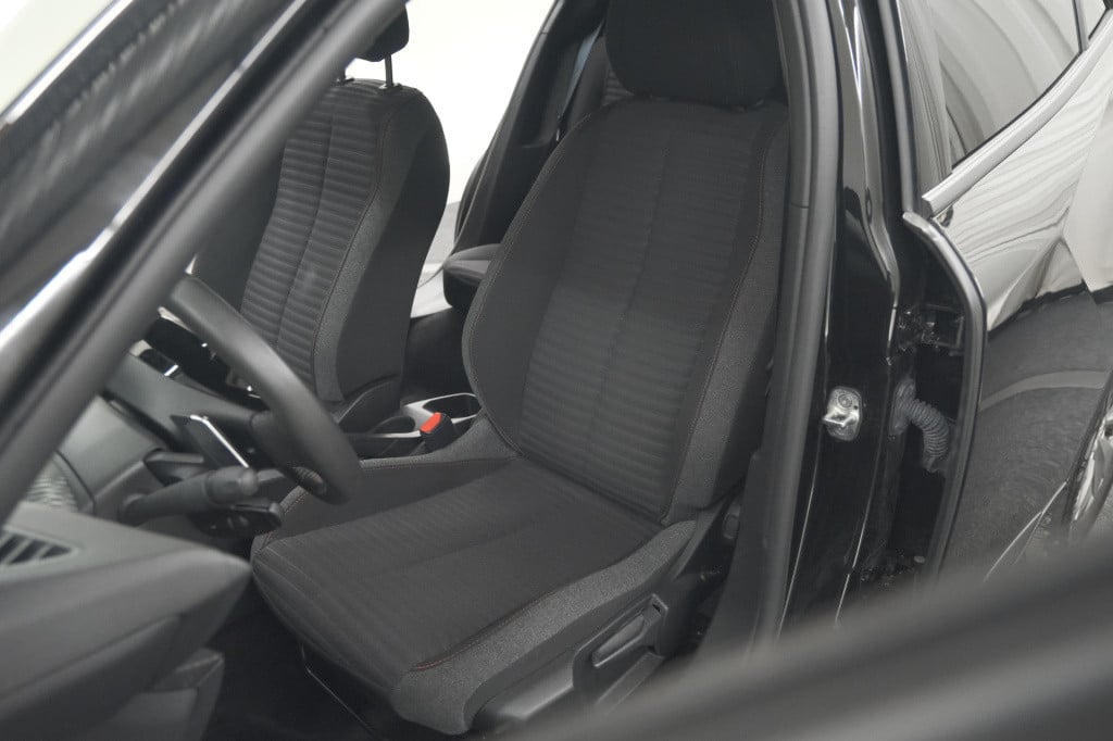 Peugeot 2008 puretech 130 eat8 active pack | parkeersensoren | apple carpla