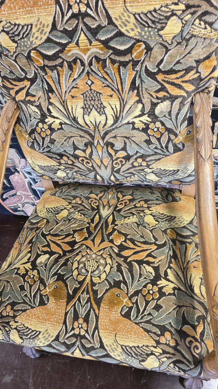Nieuw gestoffeerde klassieke fauteuil