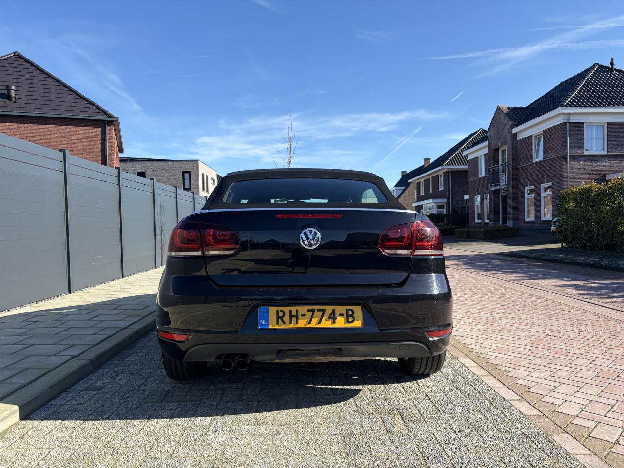 Volkswagen Golf 1.4 TSI CABRIO  160PK 7-DSG 2011 Zwart met achteruitrijcam.