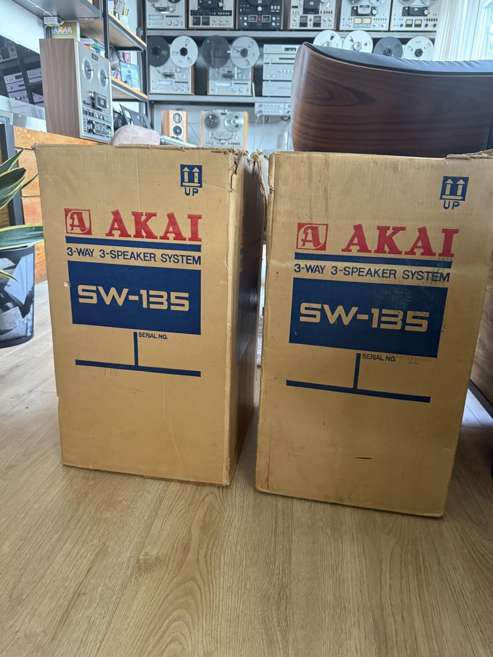Akai luidsprekers SW-135