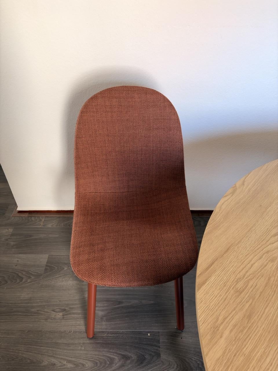 Eettafel Ø120 cm + 4 eetkamerstoelen – Zo goed als nieuw!