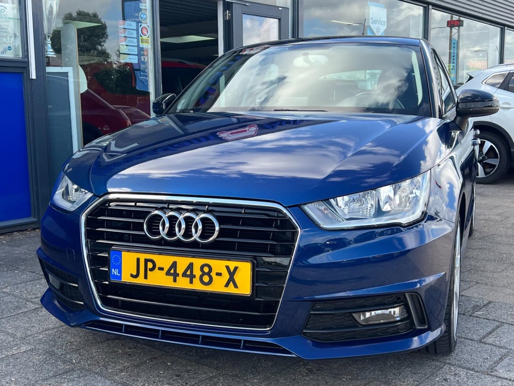 Audi A1 Sportback 1.0 tfsi adrenalin, s-line, navi enz...