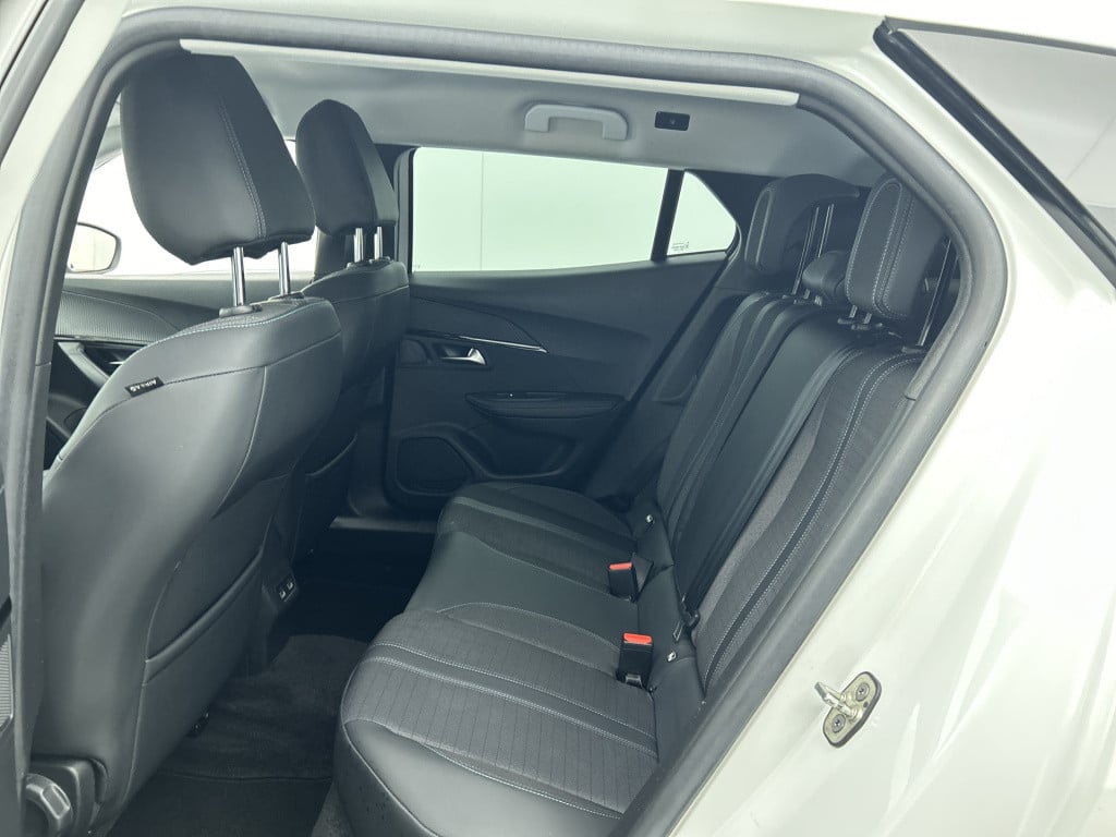 Peugeot E-2008 ev blue lease allure 50 kwh | rijklaar |