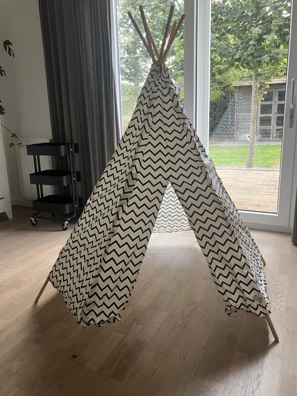 Tipi tent
