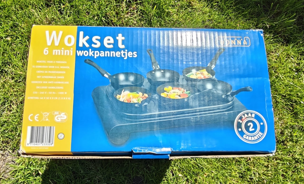 Te Koop Wokset met 6 wok pannetjes.