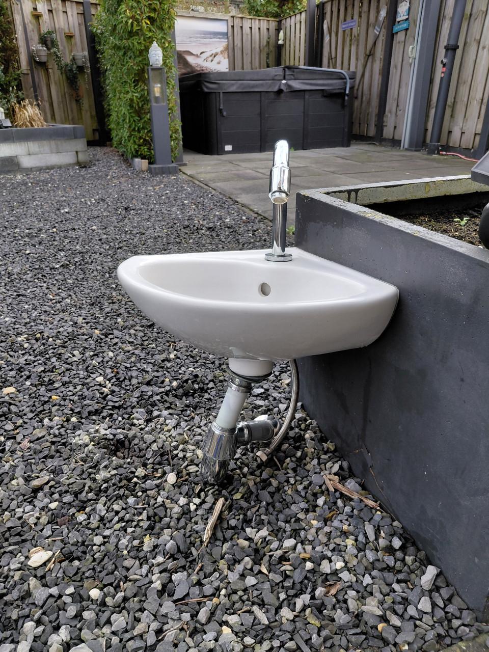 Fonteintje  met kraan ( grohe)