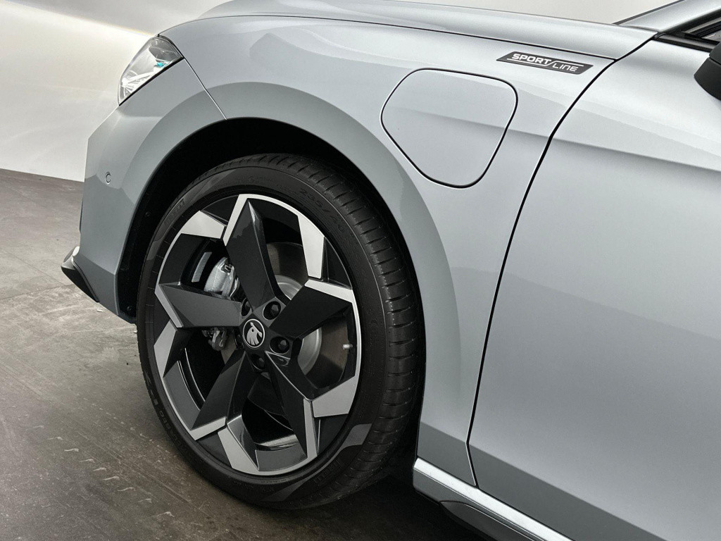 Skoda Superb sportline business 1.5 tsi phev 150 kw / 204 pk co
