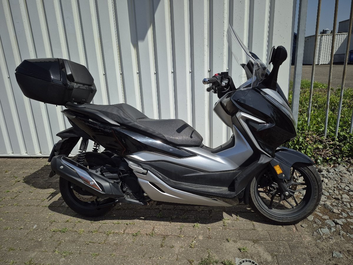 Honda Forza 300 motorscooter uit 2021