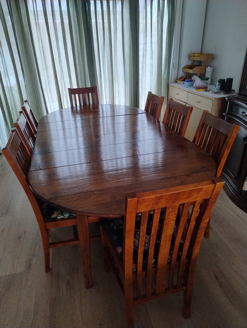 Ideal Dining table 120cm round, extendable to 175 & 220cm with 8 chairs