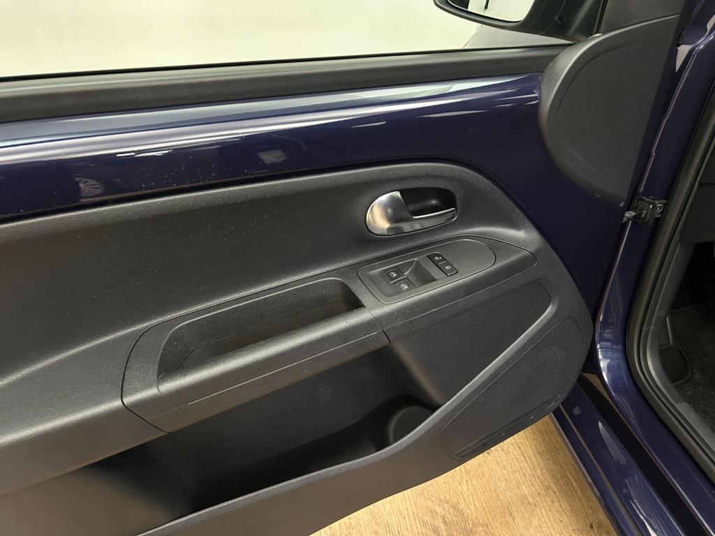 Volkswagen UP! occasion 1.0 move up! bluemotion | blauw | tweedehands volks