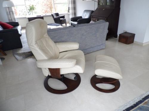 Lederen verstelbare stoel met poef