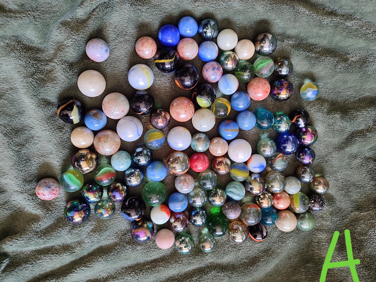 100 grote knikkers/bonken in versch maten