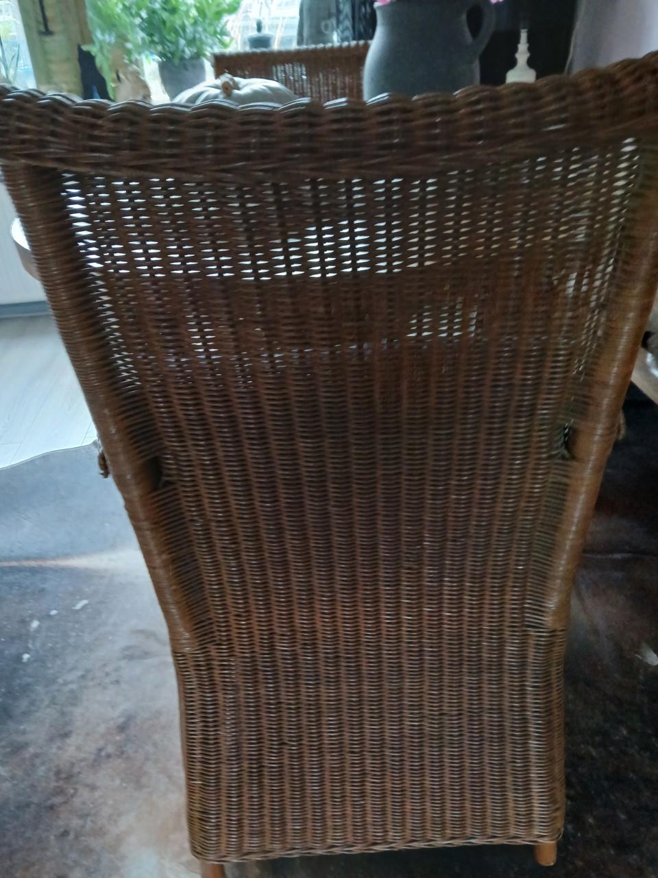 2 nog goede rotanstoelen