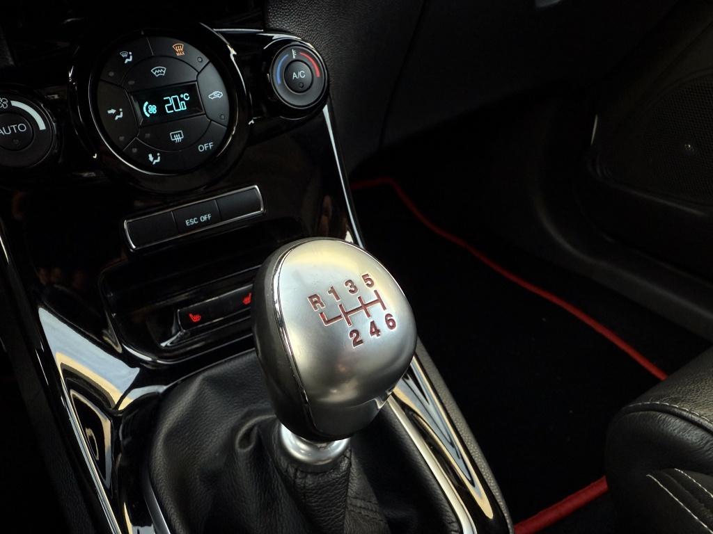 Ford Fiesta 1.6 st // nieuwe motor + koppeling, distributie en grote beurt 