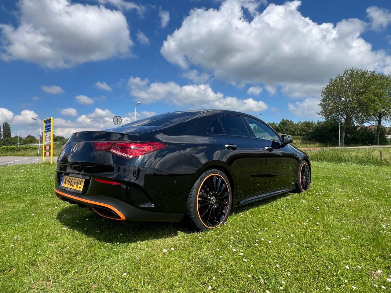 Mercedes cla orange edition
