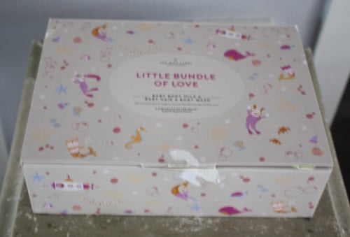 Nieuw in verpakking babypakket voor haar en body wash