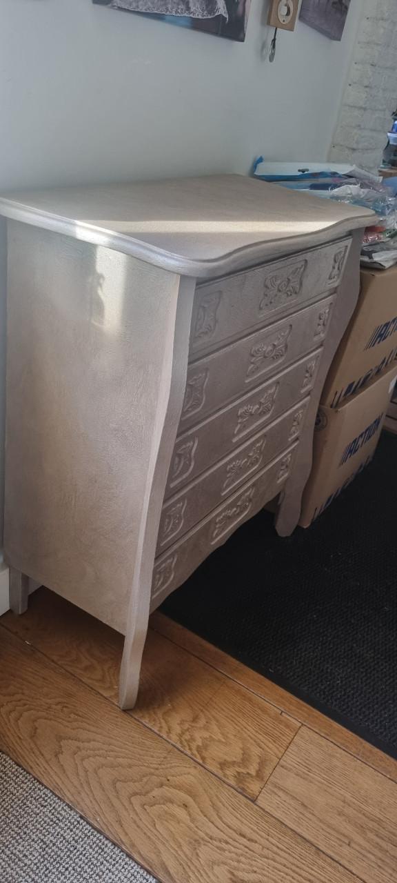 Antiek kastje gepimpt