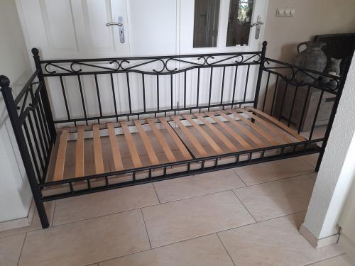 Leuk metalen bed 90 x 200 (in goede staat )