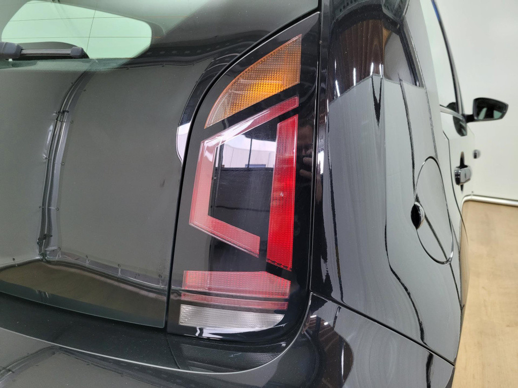 Volkswagen UP! 1.0 bmt | sportvelgen | zwart | airco | bluetooth audio | 5 
