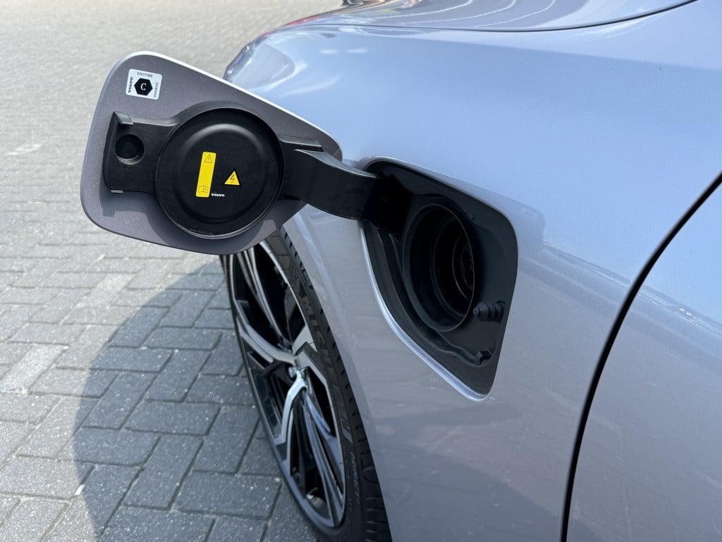 Volvo V60 t6 awd gt ultra dark