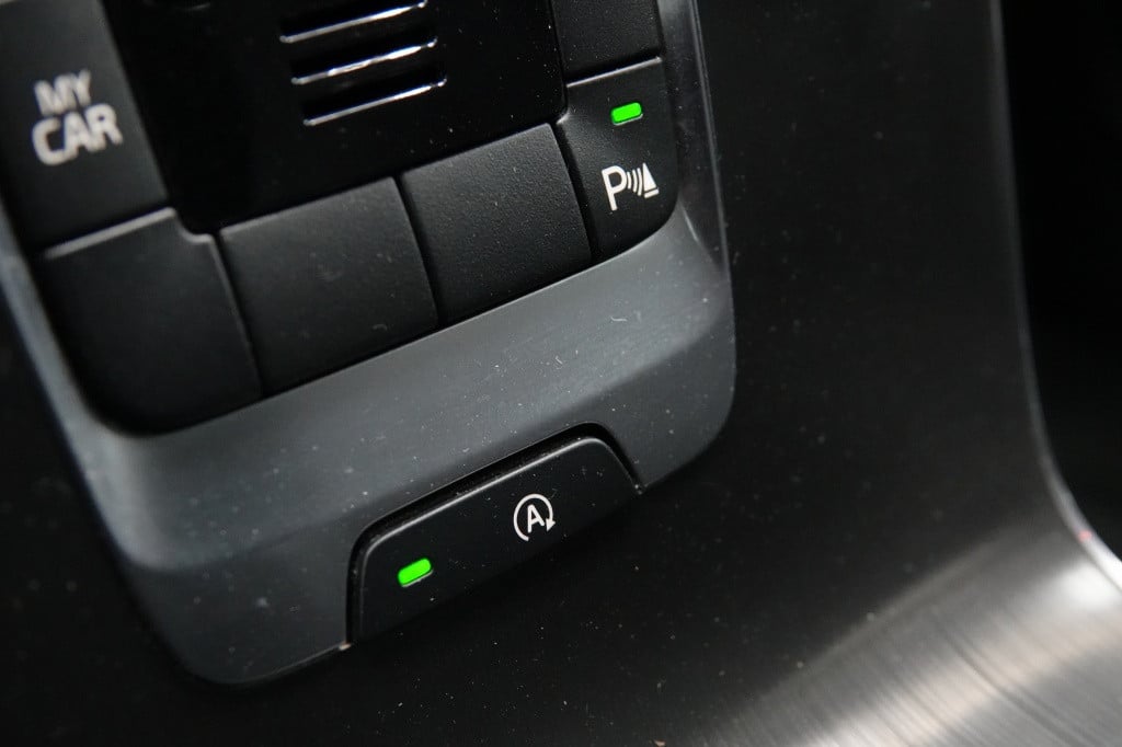 Volvo V40 2.0 t3 momentum | cruise | pdc | leder |