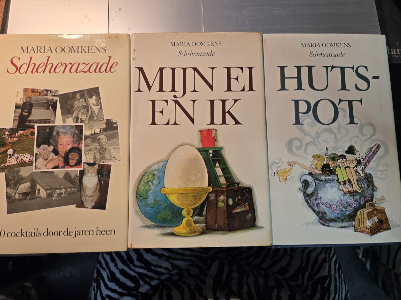 3 boeken van de Nederlandse schrijfster Maria Oomkens,
