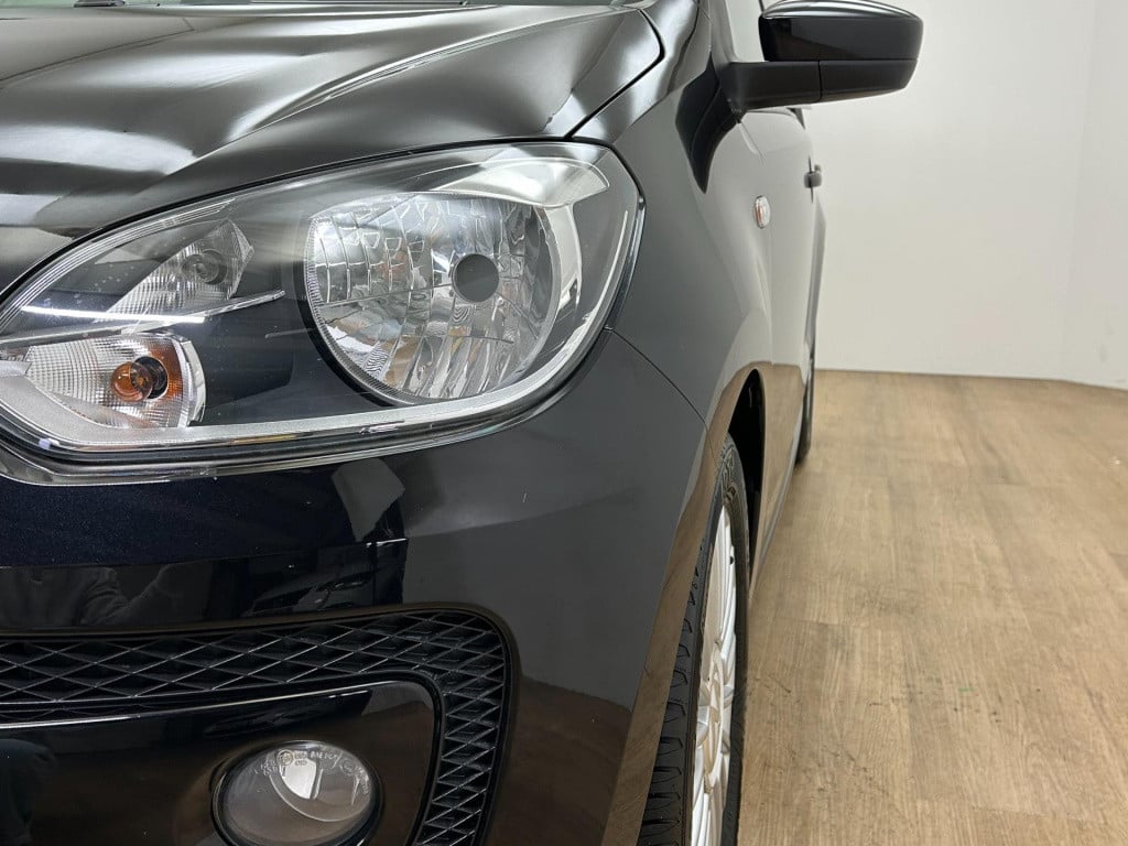 Volkswagen UP! occasion 1.0 high up! bluemotion | zwart | airco | aux | twe