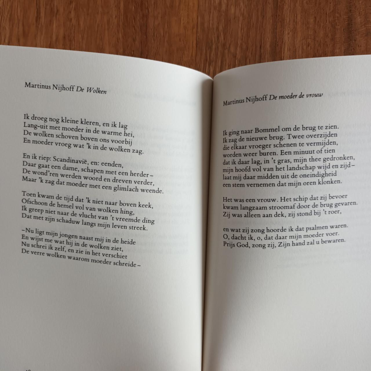 De moeder door Gerrit Komrij poëzie-bloemlezing