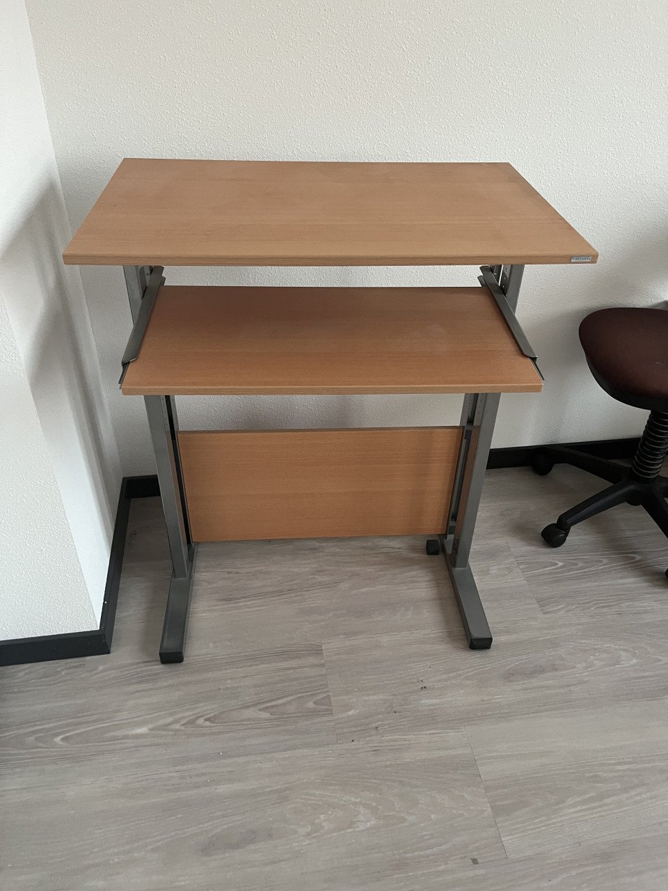 Bureau en tv kast op wielen