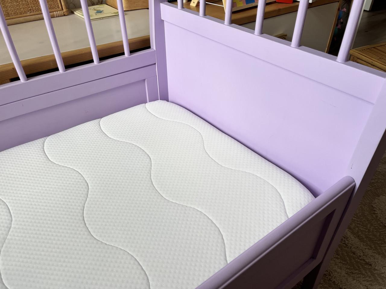 Houten antieken kinder ledikant