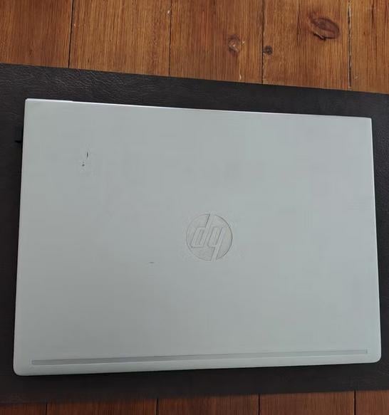 2 laptops: HP 440 g7 en Toshiba Dynabook