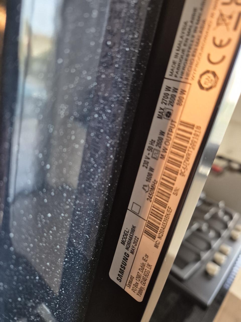 Hoogglans hoekkeuken, graniet blad en nieuwe apparatuur