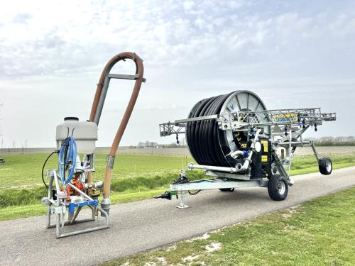 In nieuwstaat gegalvaniseerd haspel met sproeiboom + landini pomp 300/90