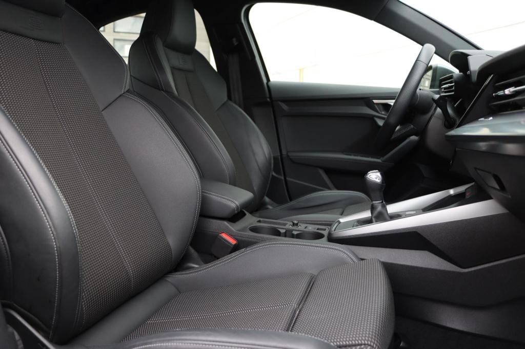 Audi A3 limousine 35 tfsi s edition 150pk carplay | camera | parkassist | a