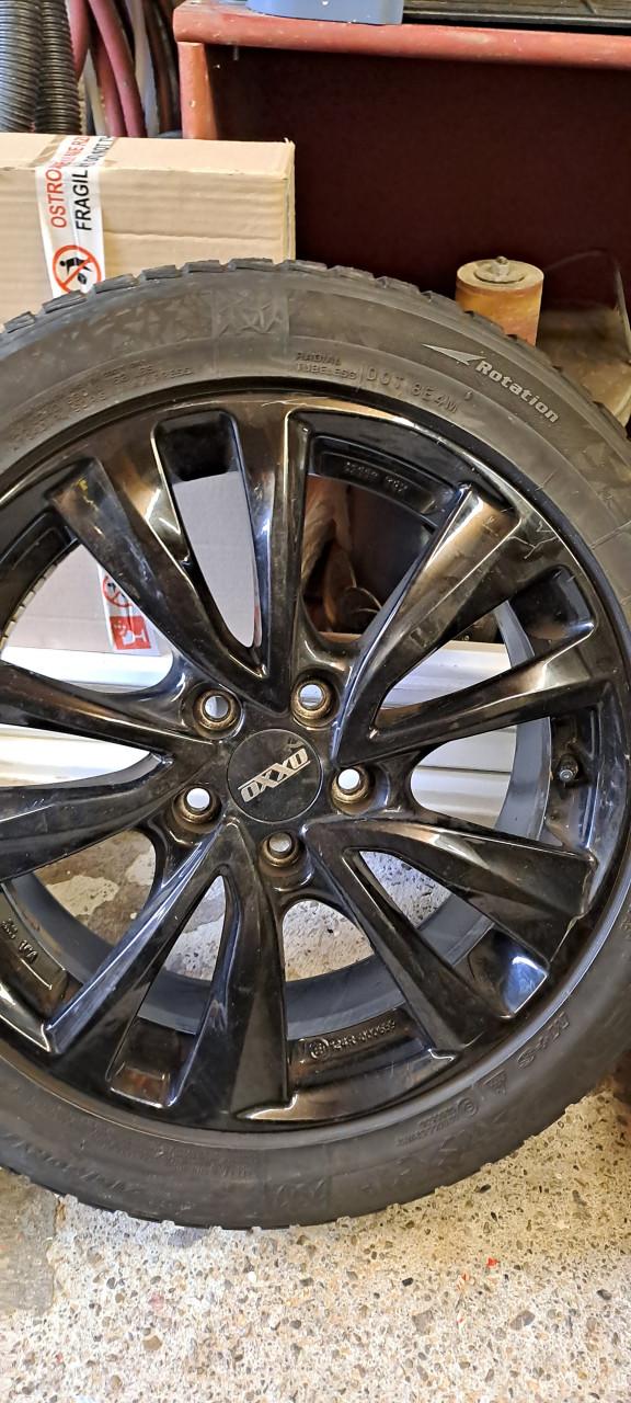 Winterbanden met zwarte velgen 17inch