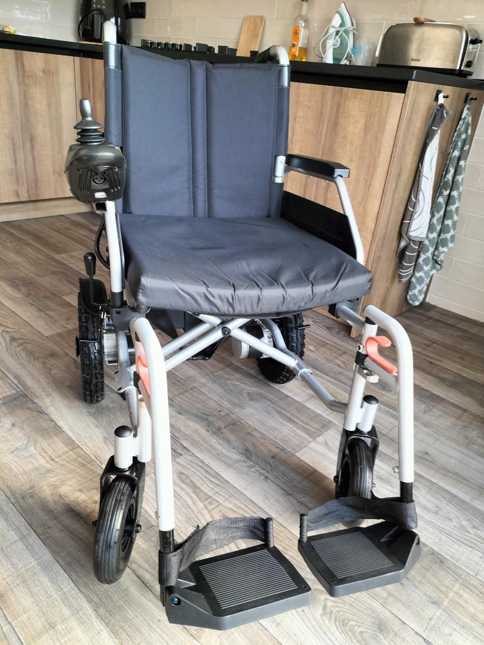 TE KOOP: ELEKTRISCHE ROLSTOEL