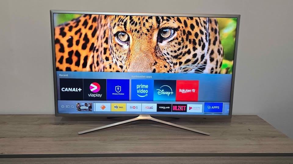Samsung Full HD 40 inch 102cm Smart TV MET WIFI