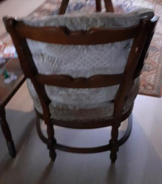 Gratis heel mooi oud stoeltje