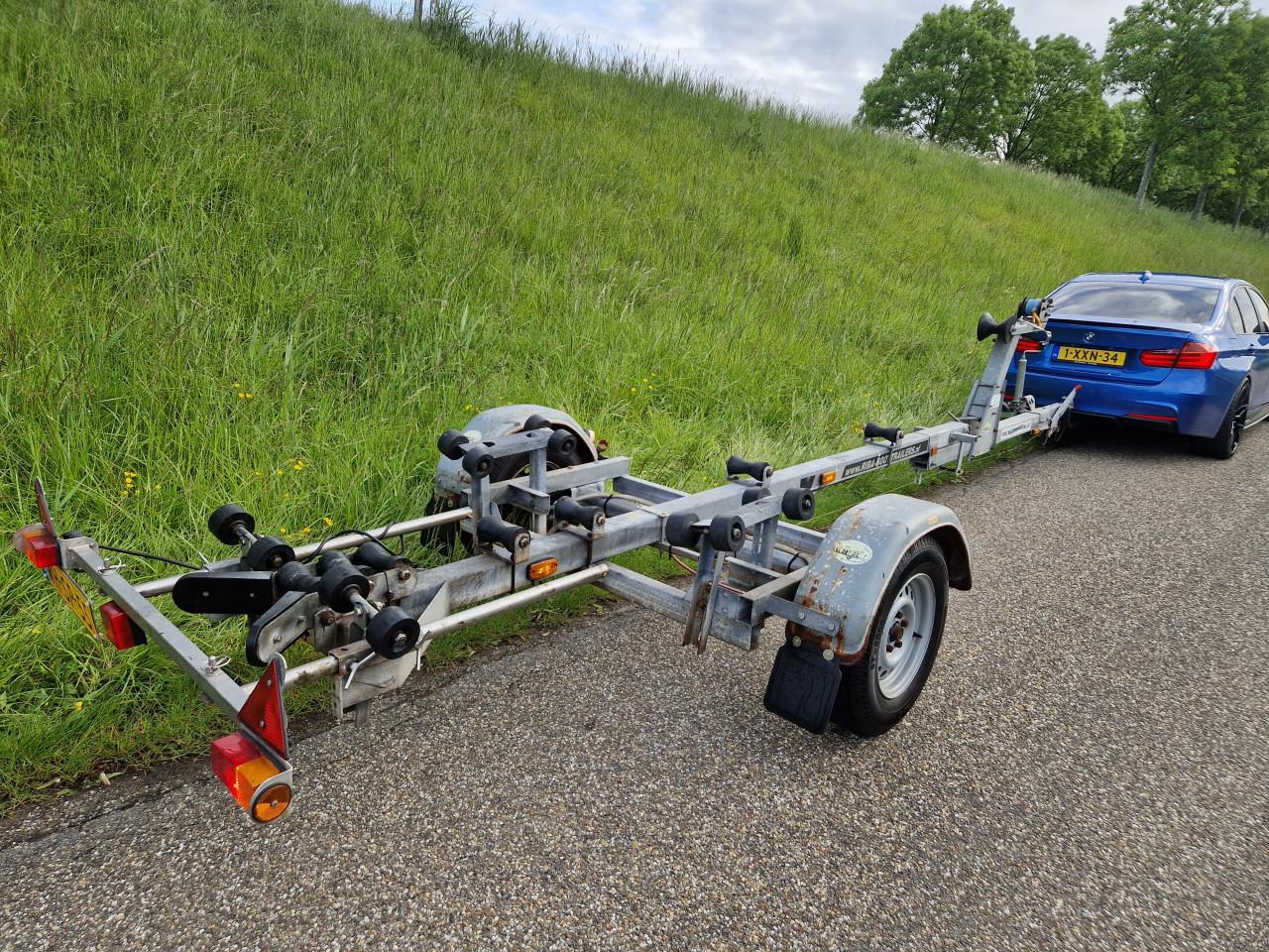 RIBA BV 1400 kg geremde trailer met NL kenteken € 1650,-