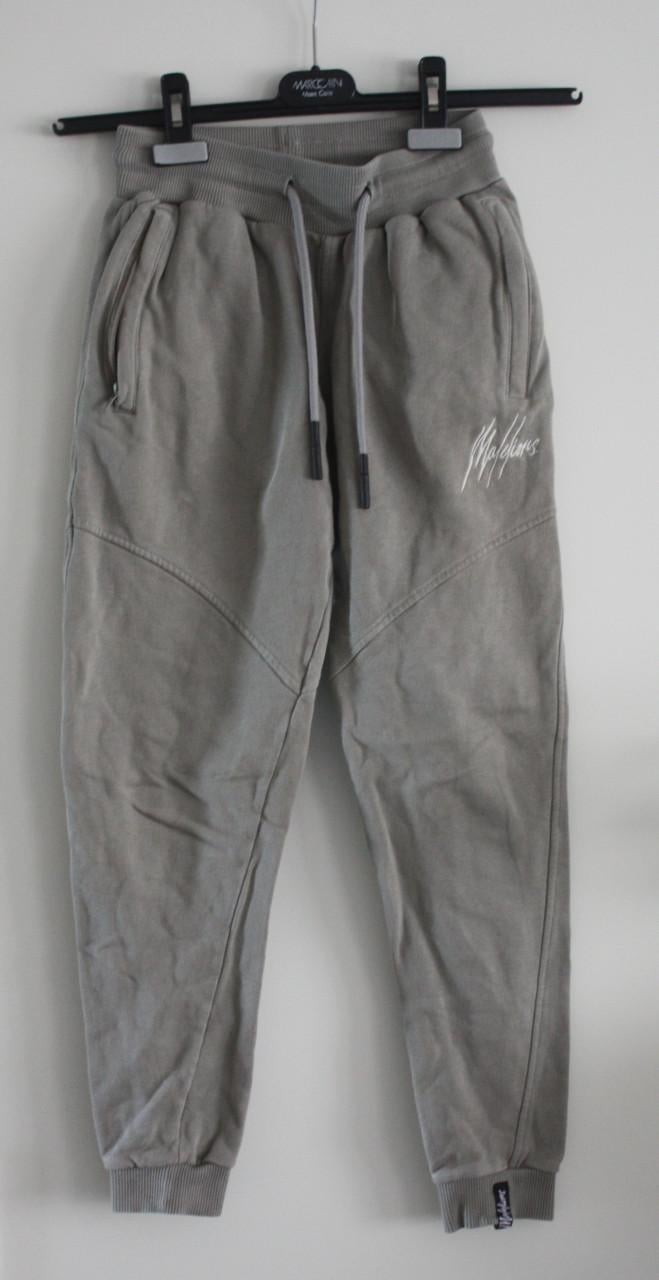 Grijsbeige joggingsbroek maat 164