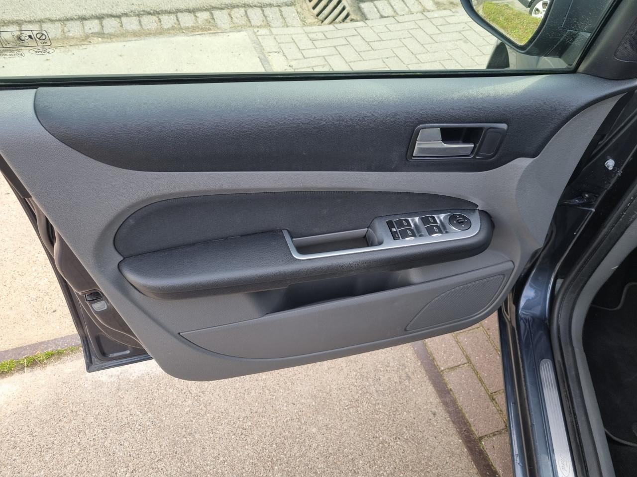 Ford Focus 1.6 Titanium | Automaat | Luxe uitvoering!