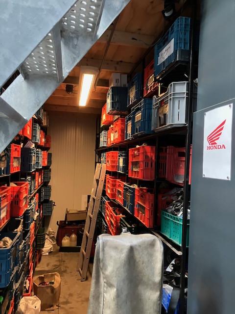 In verband met beëindiging webwinkel nog 6000 onderdelen te koop