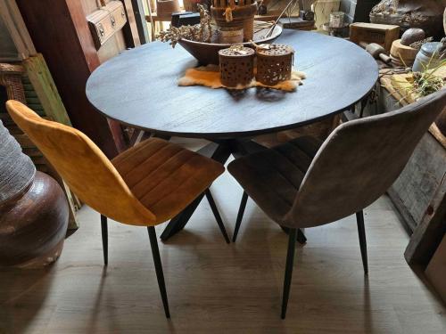 HEEL VEEL LEUKE STOERE DECORATIE, MEUBELEN EN VERLICHTING BIJ 3Z FACTORY