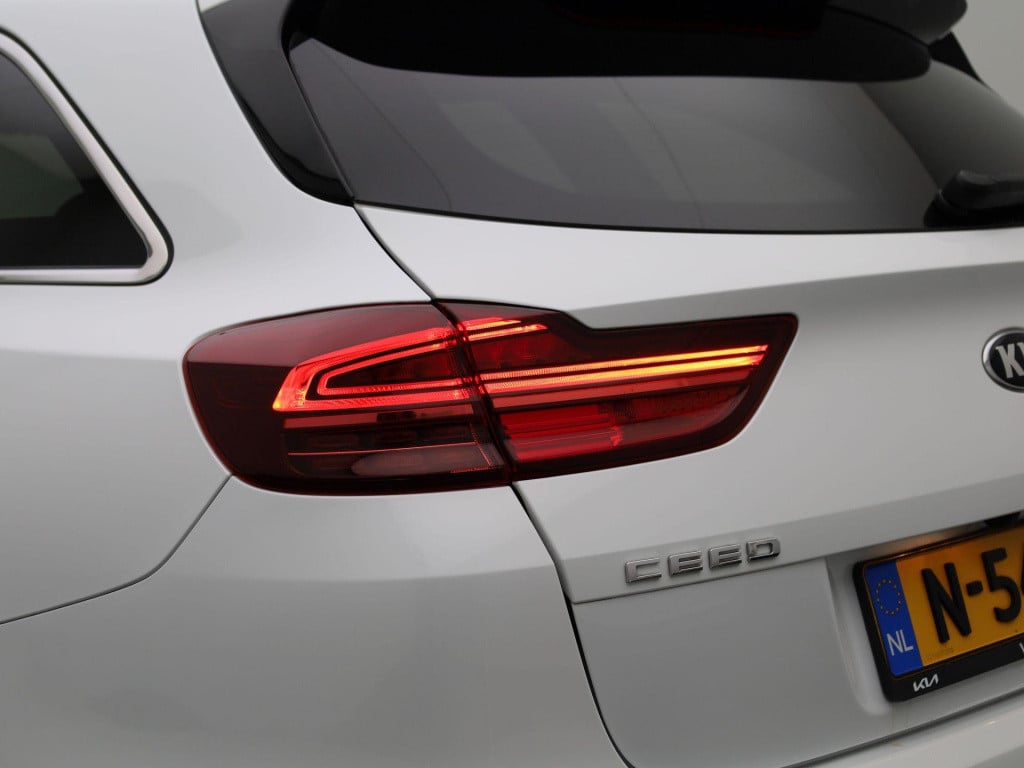 Kia Ceed Sportswagon 1.5 t-gdi mhev gt-line edition | automaat | half-leder