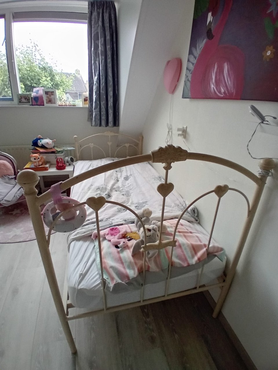 Eenpersoonsbed met spijlen